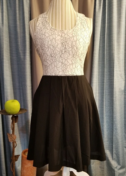 🌻🌺🌻CHARMING CHARLIE'S LACE DETAIL DRESS!! - Picture 1 of 7